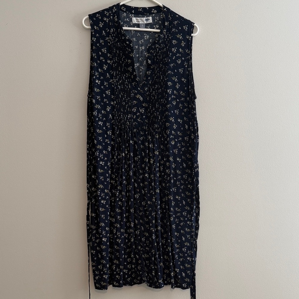 Old Navy Navy Sleeveless Midi Dress with Cream Floral Print